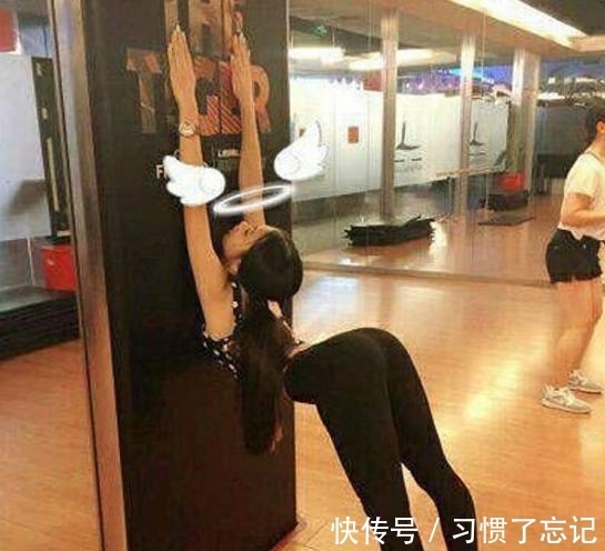 |搞笑段子：快放开我！我跟你讲我，我要是发起疯来连自己都打