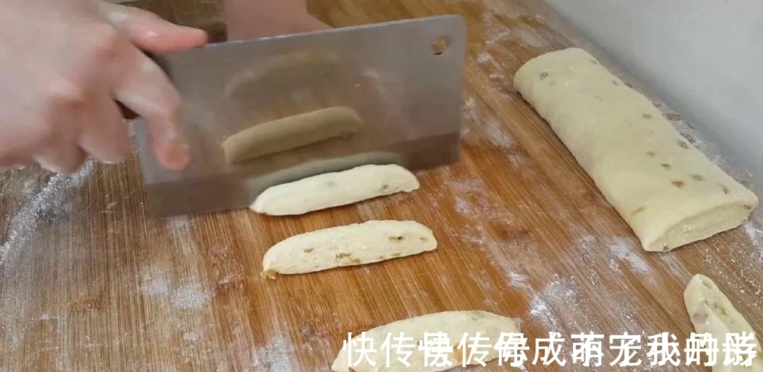 以后面粉就这样做，一次炸一锅，个个香酥掉渣，比油条麻花还好吃