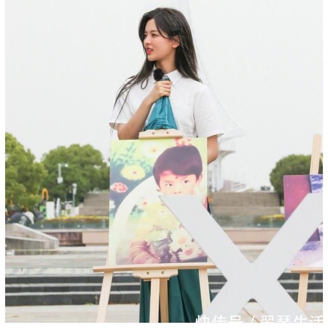 第九期《极挑》海报,嘉宾穿校服,唯独黄明昊和飞行嘉宾不一样