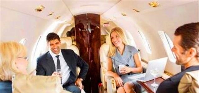 中年|他用25万买一张无限次机票,被人嘲笑20年,如今航空公司很头疼