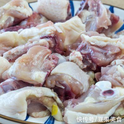  鸡肉|家常菜这么多，小鸡炖蘑菇一定不可错过