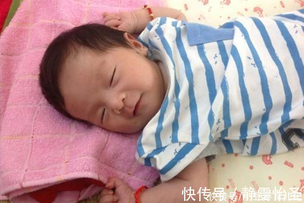 宝宝|宝宝睡觉踢被子究竟为哪般？宝妈别急，找到原因才能对症下药