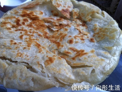 烙饼想要好吃，牢记这3点，饼子烙好松软薄脆又鲜香，天天吃不够