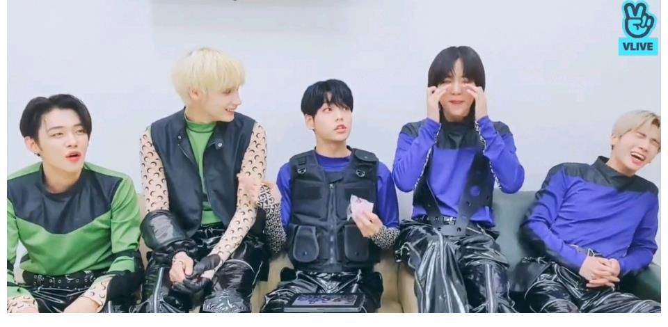 練習生|TXT直播聊ENHYPEN，然竣秀彬：明明練習生時很親，怎么突然變尷尬