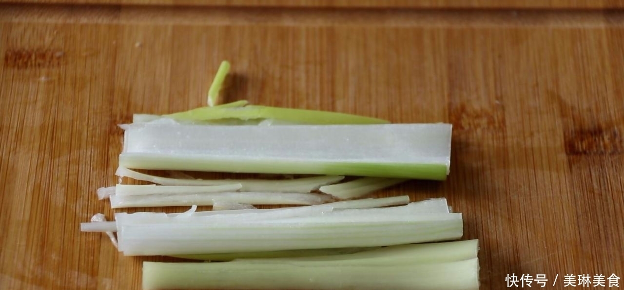 教你做抓炒大虾,虾肉一点也不老,外酥里嫩,包裹着酸甜咸的酱汁