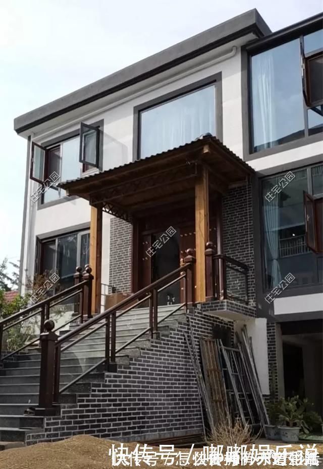 门斗|旧房改造丨农村老房大改造,瞬间变成小别墅,你给打几分