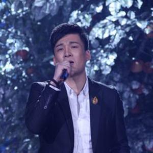 他假扮服务员,获星光大道冠军后,捞金千万去夜店寻欢,惨遭封杀