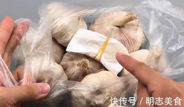 保存大蒜原来如此简单,牢记1招,大蒜放一年都不长芽不干瘪!