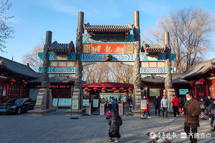 周末赏春！济南五龙潭春意浓，家长和孩子玩的不亦乐乎|情报站| 周末赏春！济南五龙潭春意浓，家长和孩子玩的不亦乐乎\＂,\＂i12\＂:\＂情报站