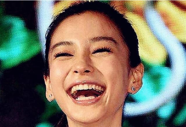 同样是大笑，张雪迎丑，赵丽颖丑，杨紫丑，而她最好看