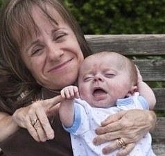 警告|全球身材最矮小的母亲仅70厘米,不听医生警告拿命生下三个孩子