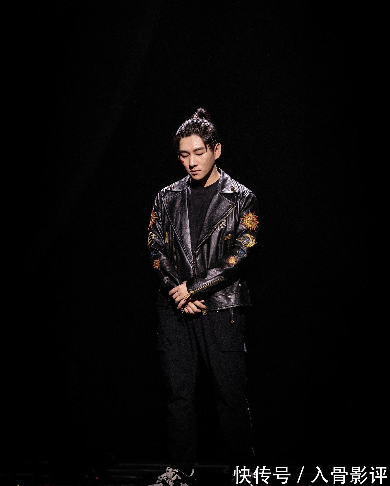 《追光吧》:哥哥們初舞臺(tái)夢(mèng)幻聯(lián)動(dòng),出現(xiàn)多位后起之秀