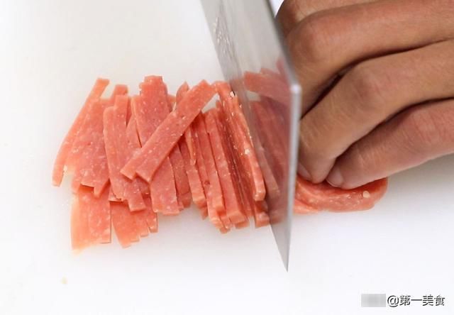 劲道|夏天最爱吃这碗凉拌面,做法简单又劲道,酸辣爽口,一碗不够吃