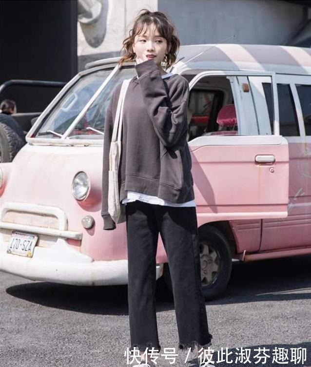  下身微胖|今年秋冬少穿直筒裤，以下3款裤子更能修饰腿型，显瘦效果翻倍