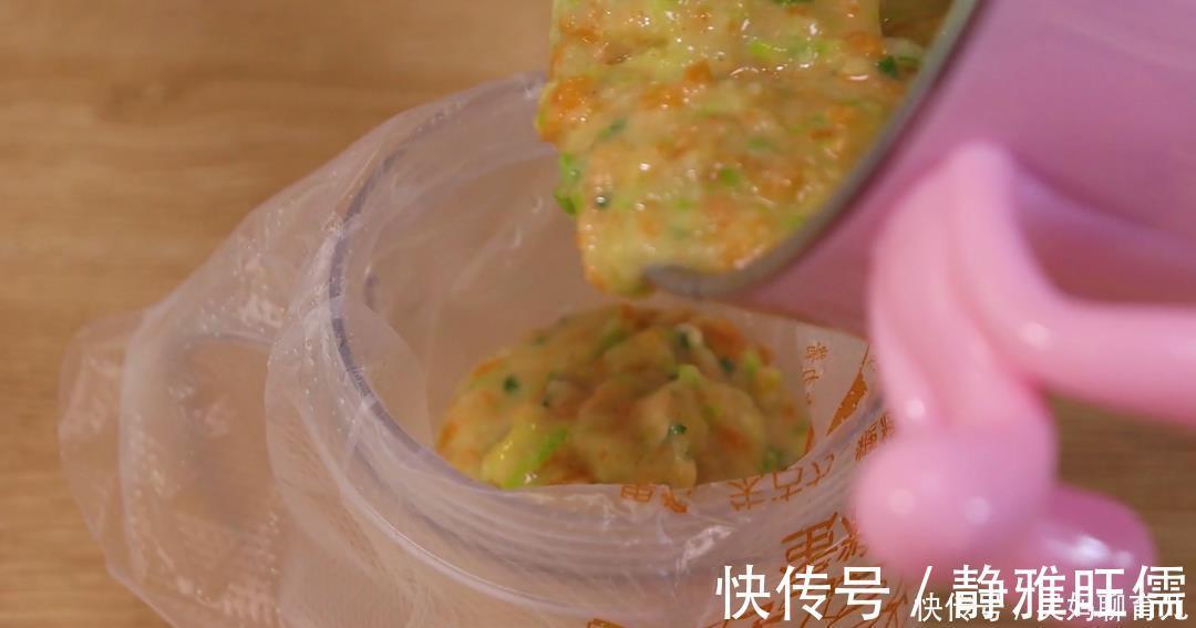 西葫芦|小米别煮粥了!无蛋无面粉,一口吃进6种营养,宝宝爱吃更聪明