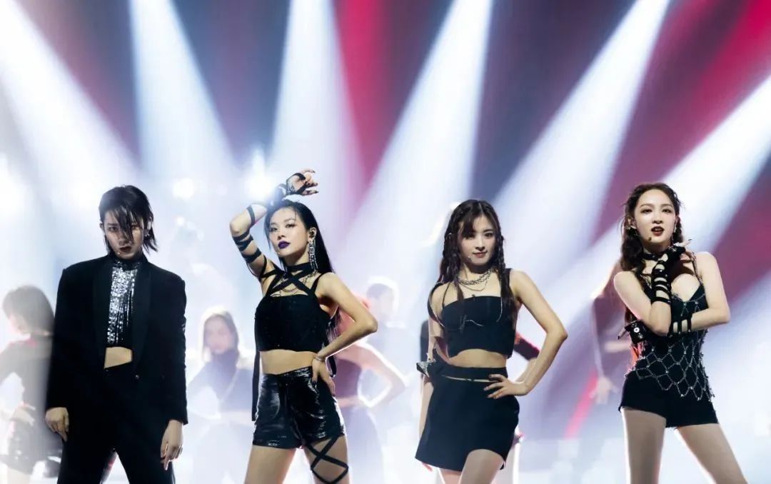 如果說「姐姐」是突圍，那「哥哥」做的就是喚醒