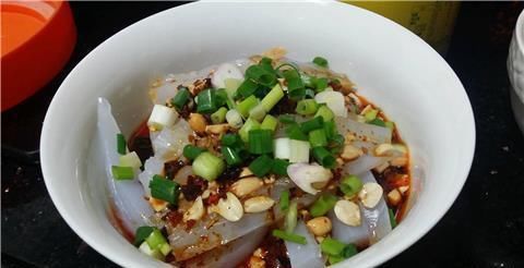 哈气|凉粉,又麻又辣吃得直流汗水,嘴直哈气