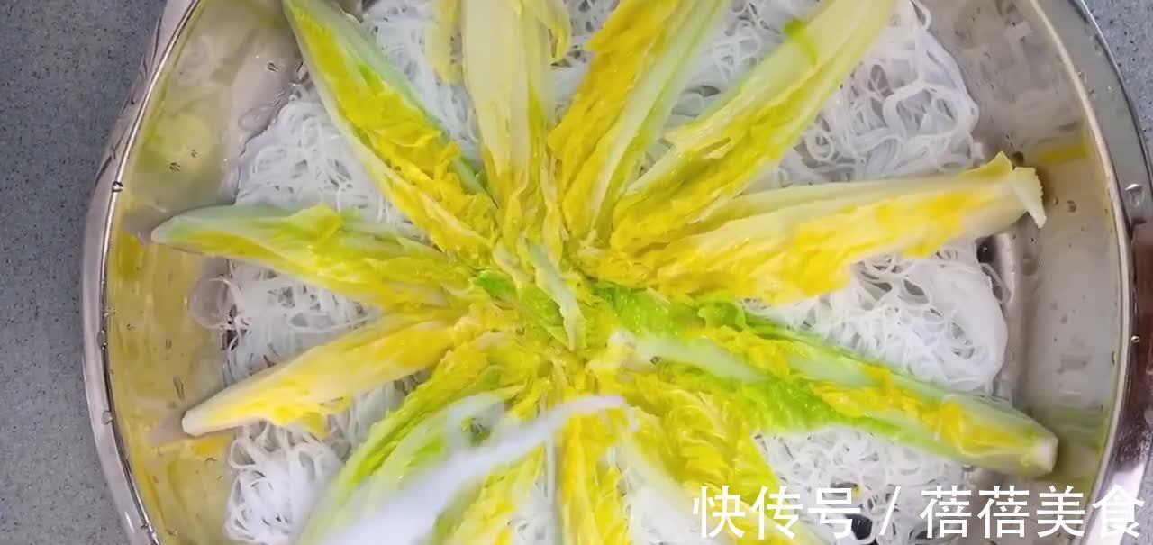 粉丝蒜蓉娃娃菜,香辣鲜美蒜香扑鼻,网友说:比吃海鲜过瘾!