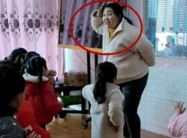 生活态度|“最美孕妇幼师”走红,挺着大肚子教孩子跳舞,感染了众家长