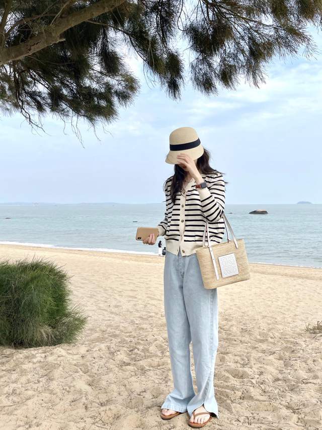 阔腿裤|入秋后不要瞎打扮,今年流行“条纹针织开衫+直筒裤”,显瘦洋气