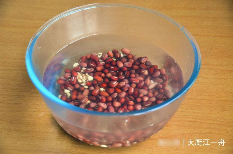 80岁的老奶奶吃了一辈子的红豆，不打豆浆不熬粥，越吃越精神