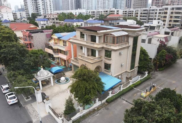 “郑琦案”郑琦的宅邸被拍卖，14人竞标，951万高价成交