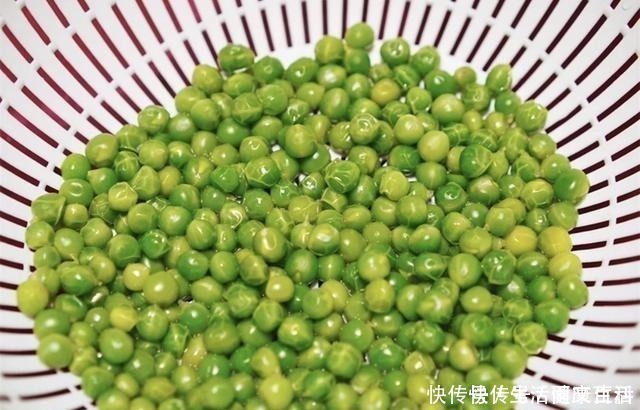 维生素虾仁和它是天生一对，我家隔三差五吃，雷打不动，常吃对眼睛好！