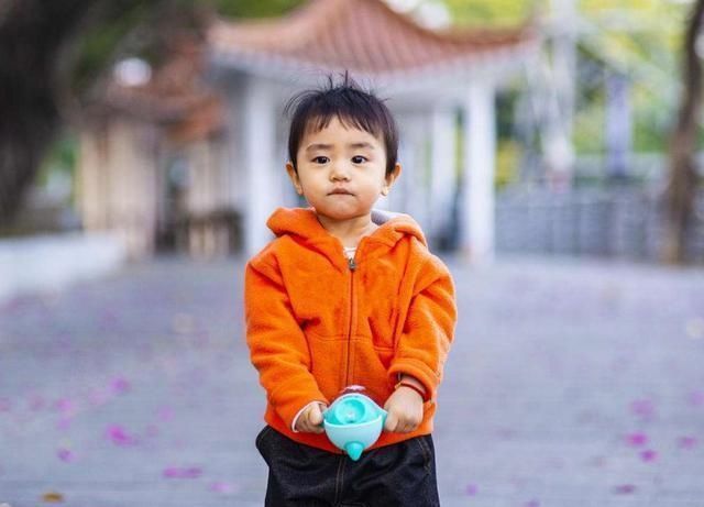 维生素d|宝宝出生后容易缺维生素D家长不要盲目喂鱼肝油,这些事要懂