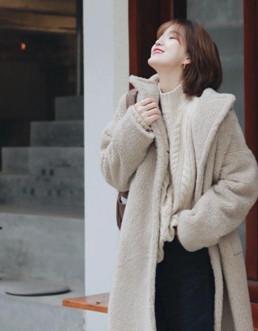 搭配 秋冬衣服别乱买,常备“高领衫”,搭配大衣、羽绒服都洋气
