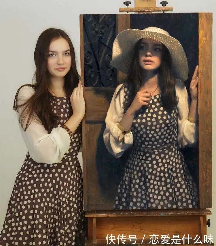 超写实&超写实可以画到多逼真?当模特站在画作旁边,你就知道了