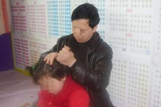 孩子|爸爸给女儿梳头看见“小米粒”,急忙送医检查,医生还好来得早