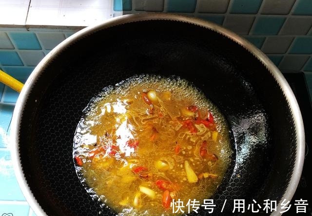 羊杂|一个人吃饭也不将就，千张配它煮一锅，酸辣开胃，好吃管饱不长肉！