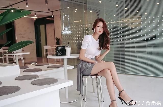 超级|街拍:超级长腿大美女,白T恤漂亮极了!