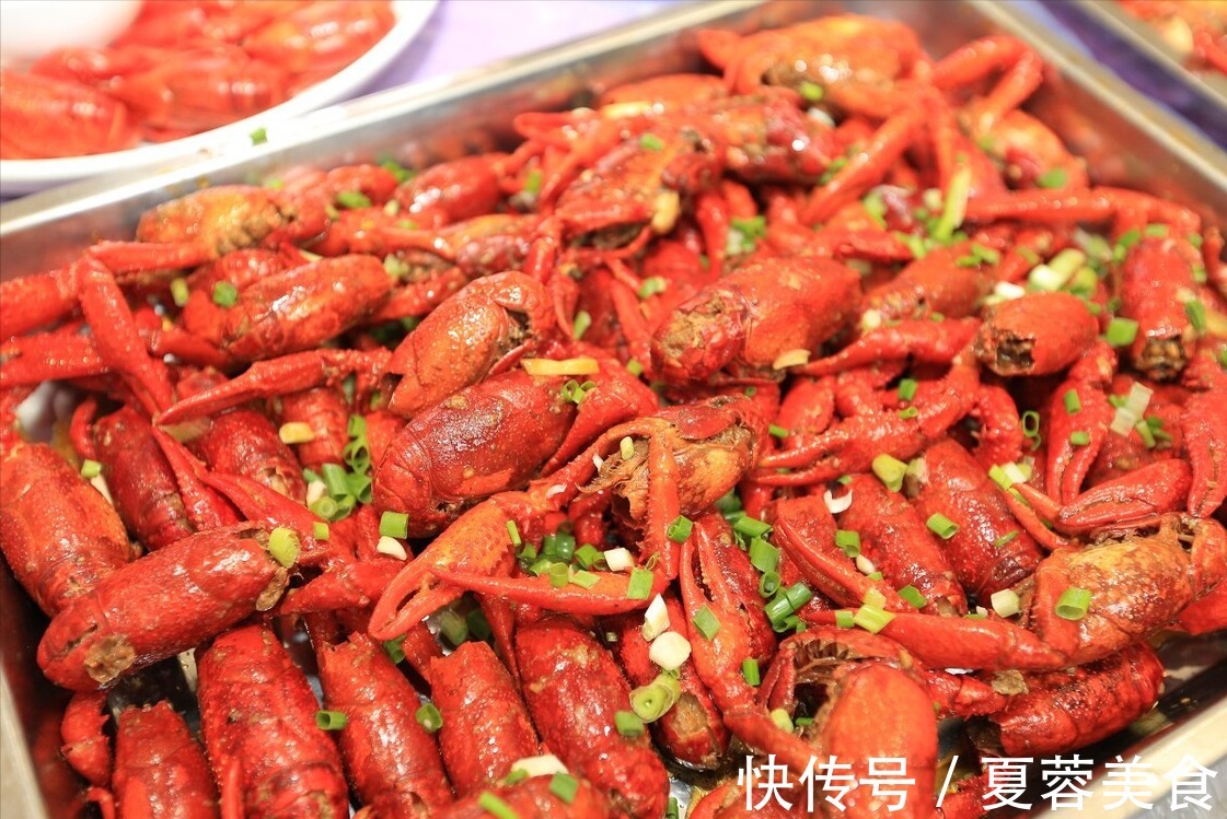 小龙虾不管怎么做，清洗很关键，教你一招，洗得干净，吃着放心