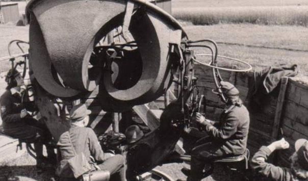 纳粹|二战时期德国女兵的风采,图6是纳粹的标志性动作