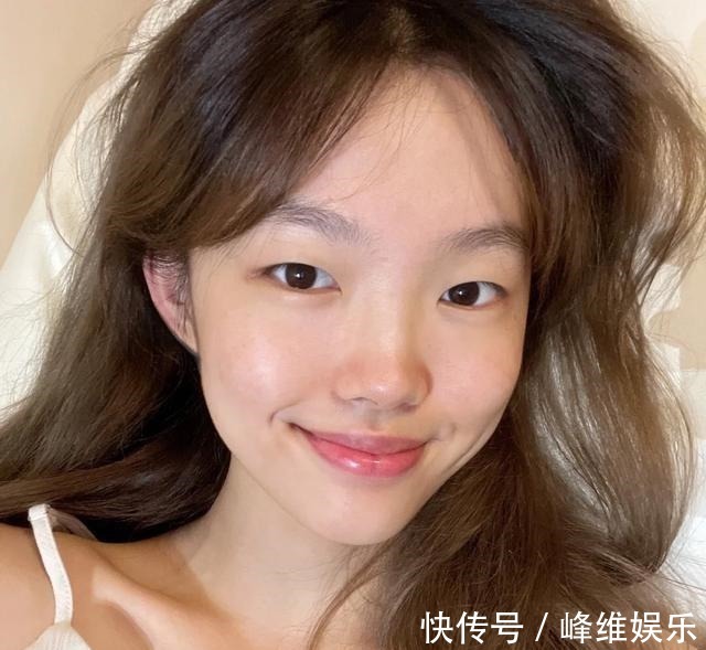 按摩 护肤的时候,多加几个小动作,皮肤会更加紧致,在家也能做美容!