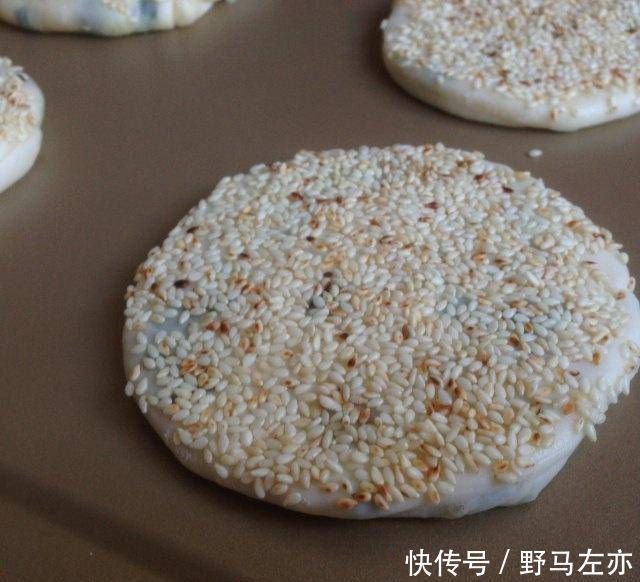 葱油酥|一步一步地,厨房可以做一个如此美味的烤饼