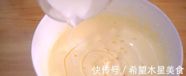 非常简单的苹果蛋糕，一定要试试苹果蛋糕的用料，苹果蛋糕的做法！