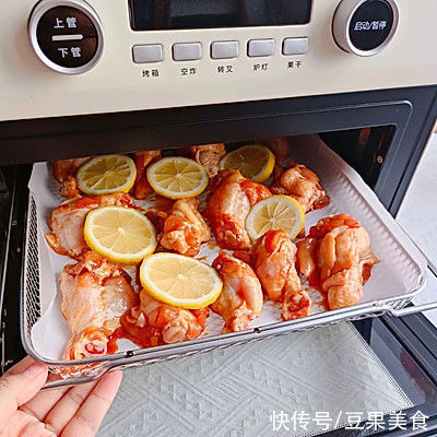 这样烤的柠檬奥尔良烤鸡腿,香到骨头里