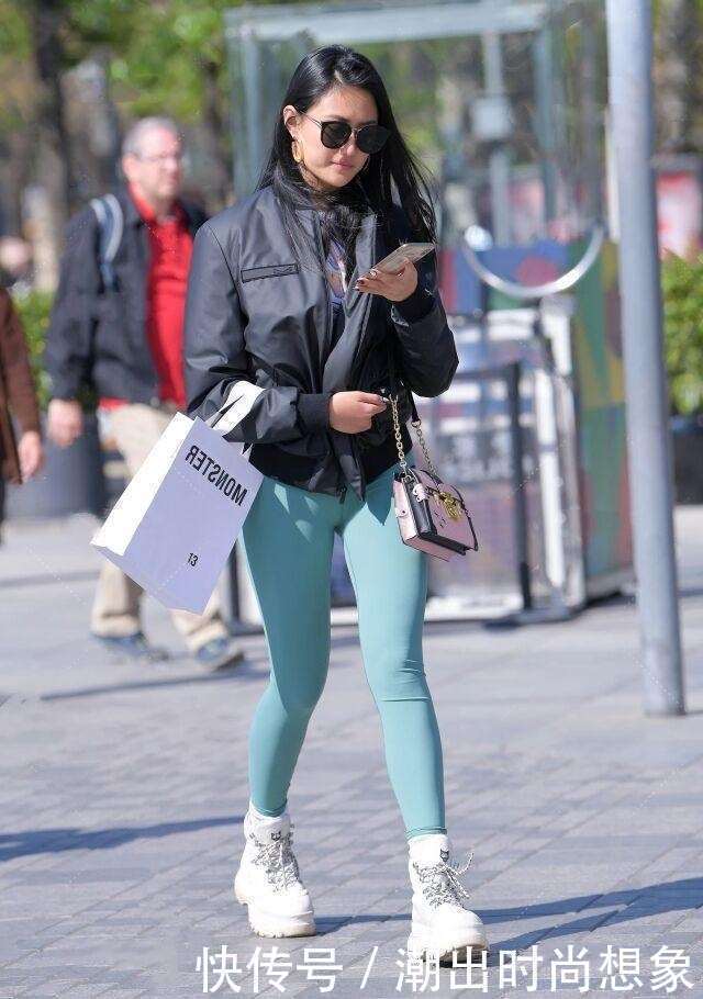 时尚穿搭:穿着打底裤将女性更有气质,非常迎和美女对时尚的追求