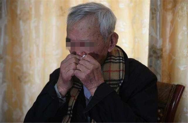 母子俩|母子俩点3碗面,刚出门,老板叹气这妈妈以后连养老院都没得住