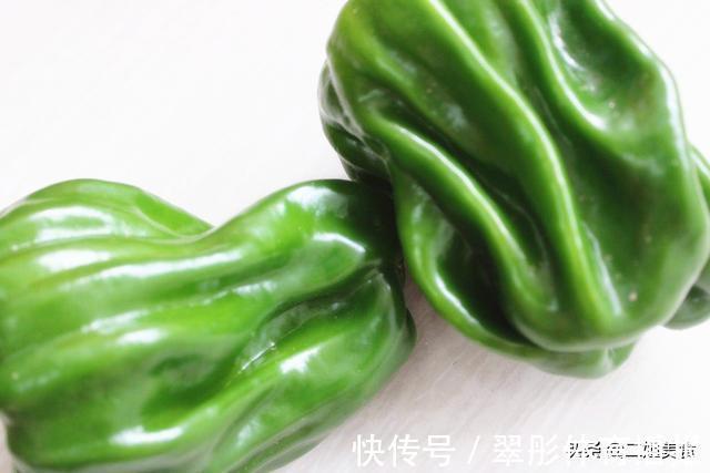 激素|打了激素的青椒如何分辨？菜农：教您一招，以后别再买错了