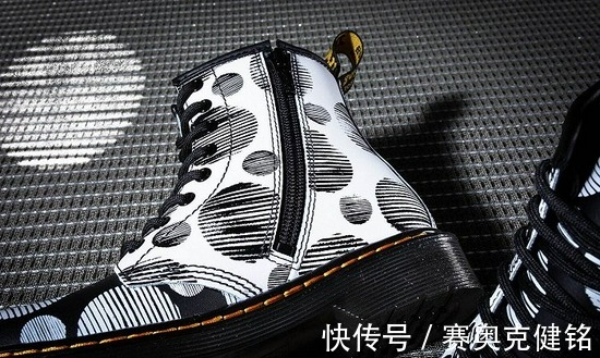 波点|马丁靴波点上身，LOEWE涂鸦包袋自带神吐槽