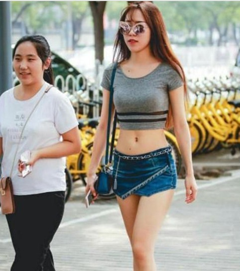 百搭 柔美娇俏的打底裤美女,潮流百搭很有型,优雅迷人