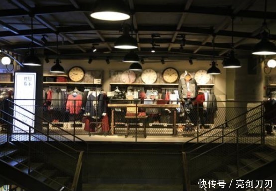 一年亏损8亿！知名服装品牌陷入困境，如今想靠“卖房续命”