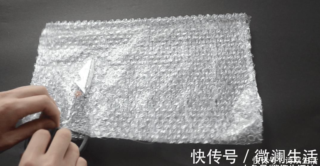快递箱|快递箱里的气泡垫别扔了, 没想到它作用这么大, 家家户户用的到