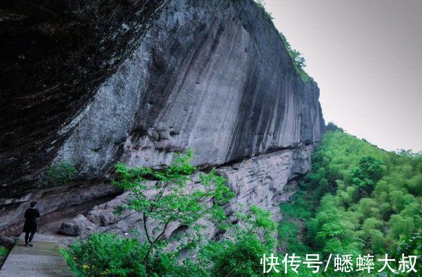 景点|意外了，距离杭州2H有个“小千岛湖”，有山有水有洞有古栈道