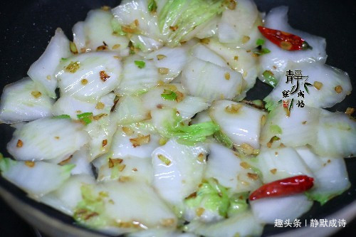 白菜帮不要扔,教你开胃做法,爽口下饭,比肉都招人待见