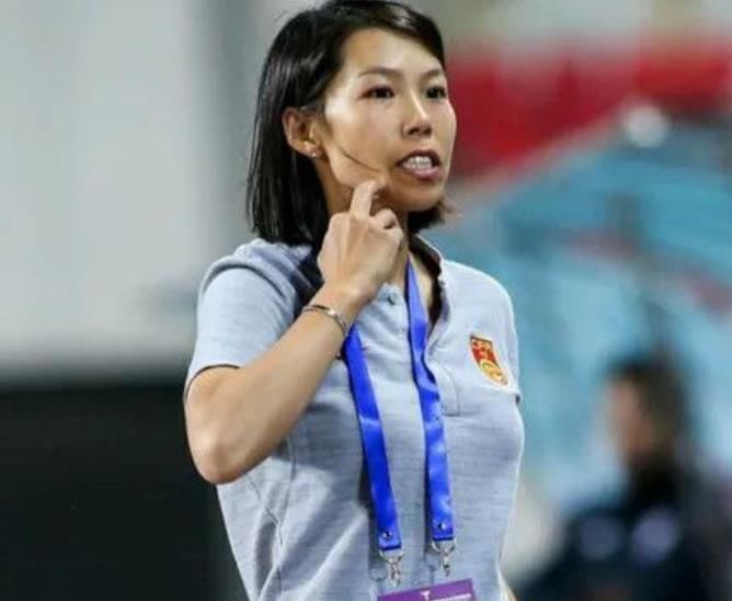 主帅|中国足球迎一大喜：陈婉婷力压肇俊哲或成女足主帅，球迷立了大功