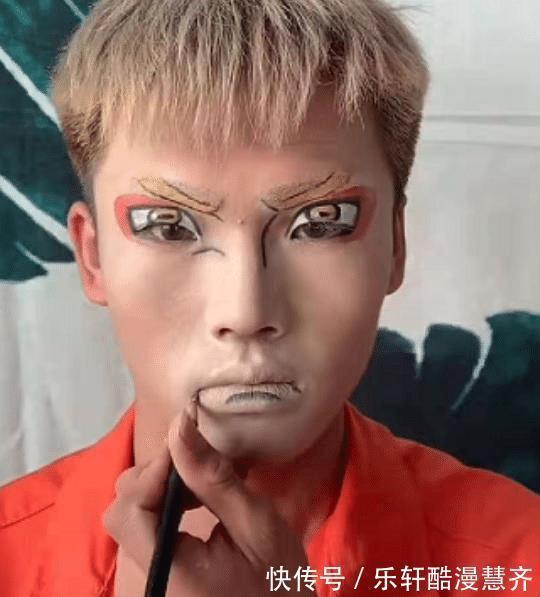 索隆|小哥仿妆鸣人和索隆,开始觉得底子不好,最后感叹打破次元壁